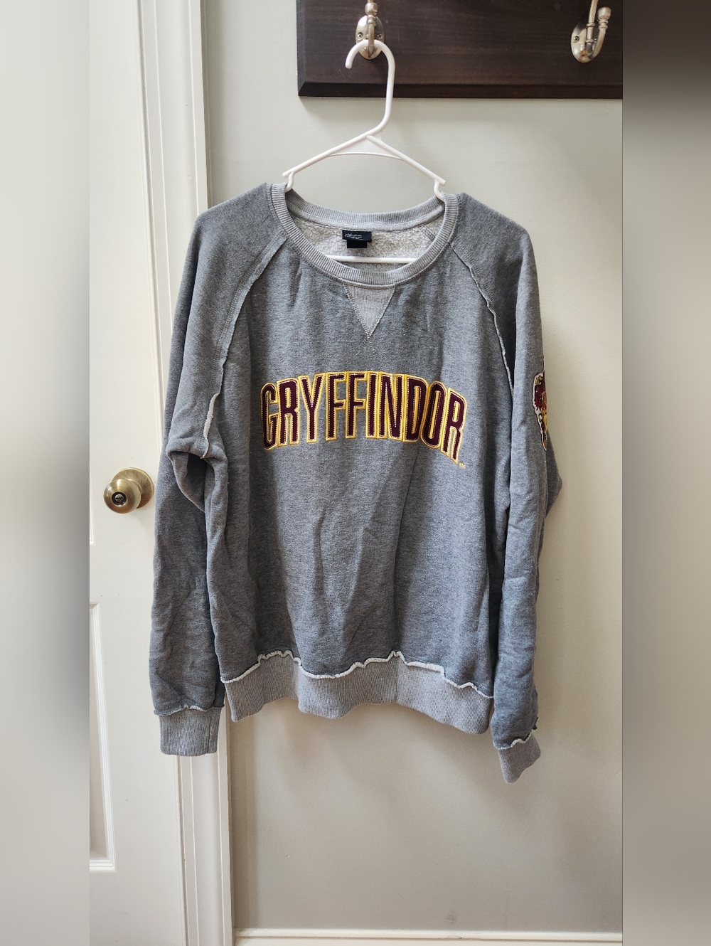 Euc Wizarding World of Harry Potter Gryffindor Sweatshirt Unisex Size Lg.